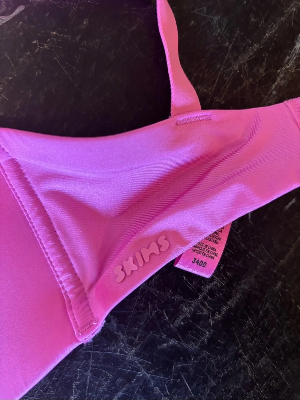 SKIMS Bright Pink Molded Bra (no underwire) - Picture 2 of 4